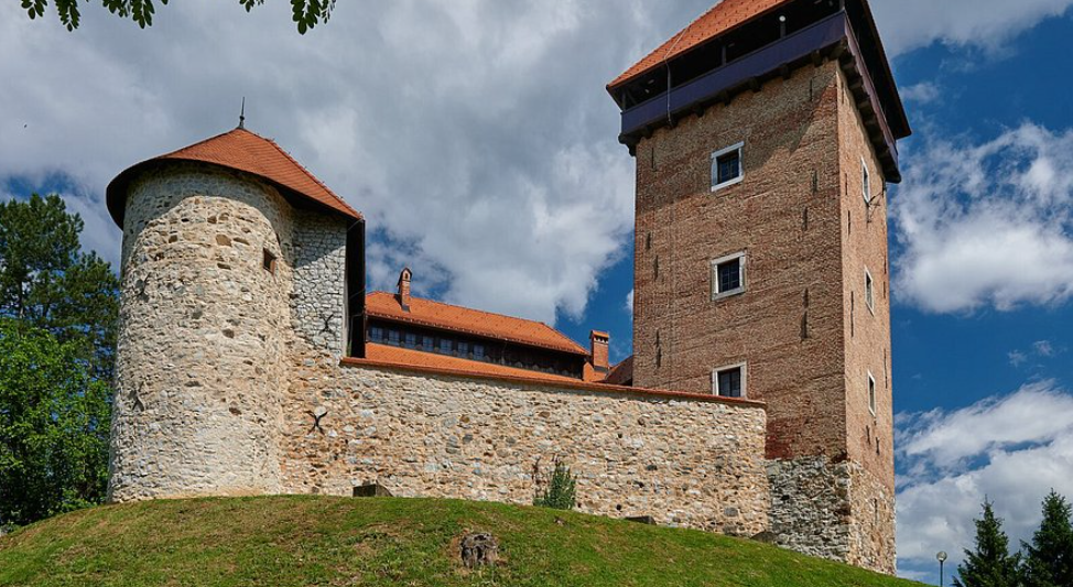 Stari grad Dubovac (Dvorac Dubovac), Croatia